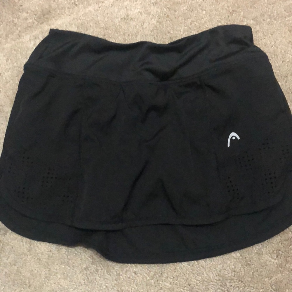A black tennis skirt